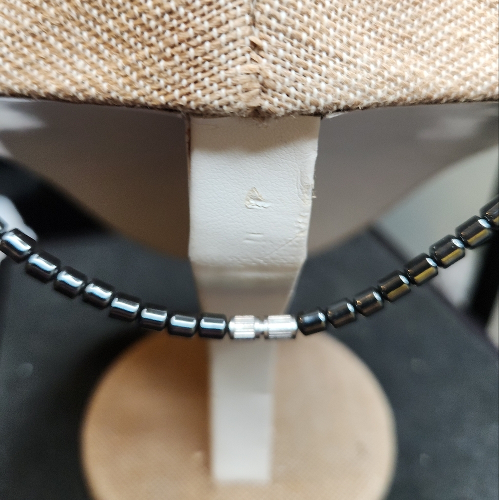 Elegant Multi-Color Hematite and Cateye Lariat Necklace - Picture 2 of 2